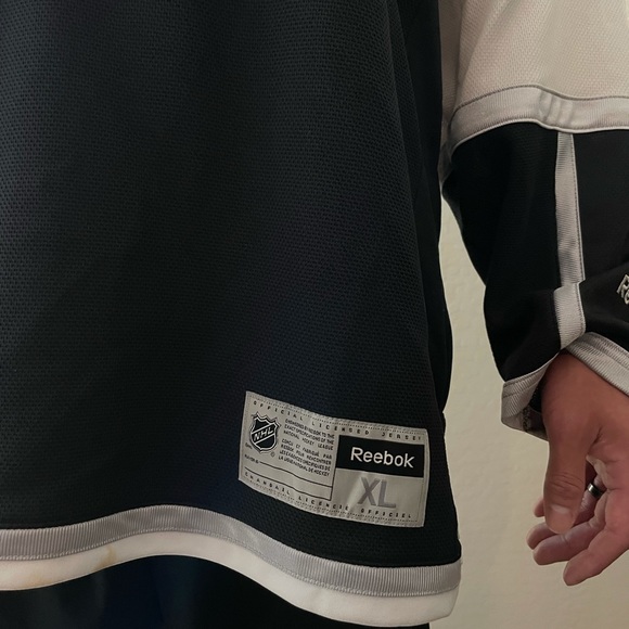 Authentic & Original professional grade Reebok LA KINGS Sports Jersey - Picture 5 of 6
